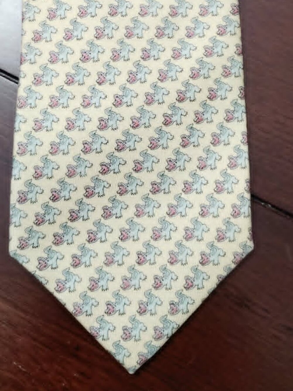 Vineyard Vines Tie yellow with Alligators Greenwich Academy CT